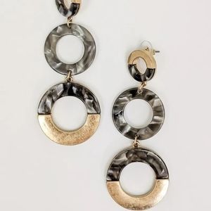 DUANA EARRINGS IN GRAY